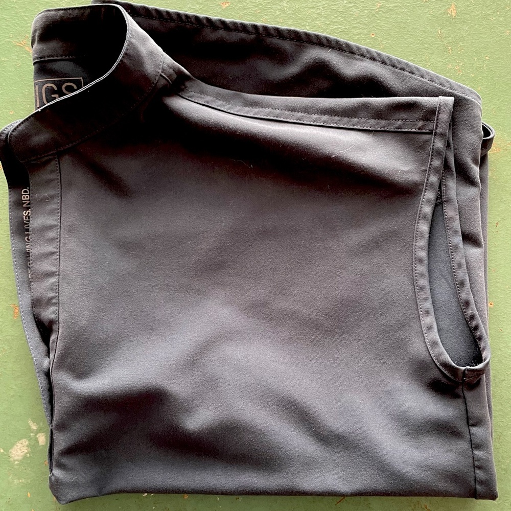 Figs Dark Harbor Rafaela Mandrin top Medium